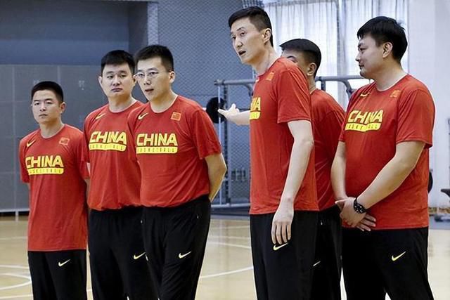 但在感情方面，他是给分手的前妻三次年薪作为精神赔偿金，钱包和灵魂都被掏空的最糟糕的人物。