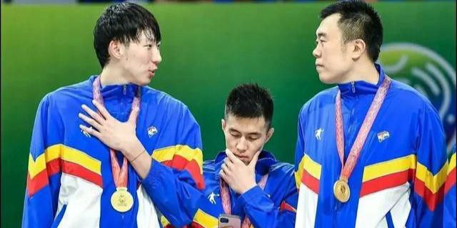 先爱己2026-03-09 《拼桌》曝新特辑 王传君江疏影解锁新型社交关系2026-03-06 《拼桌》定档3.