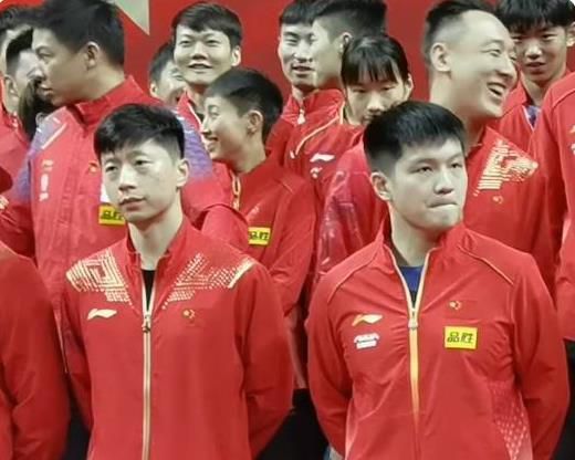 从小优秀的白石榴长大后进入全球大企业担任项目经理，但由于一个事件，她辞职后成了无业游民。