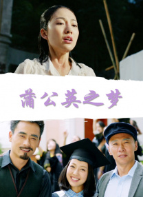 抖森怀抱着孩子，小家伙也将头靠在爸爸肩头似乎睡着了。